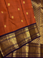 Load image into Gallery viewer, Classic Brick Red &amp; Navy Blue 2gm Zari Kanchipuram Handloom Silk Saree SS25549
