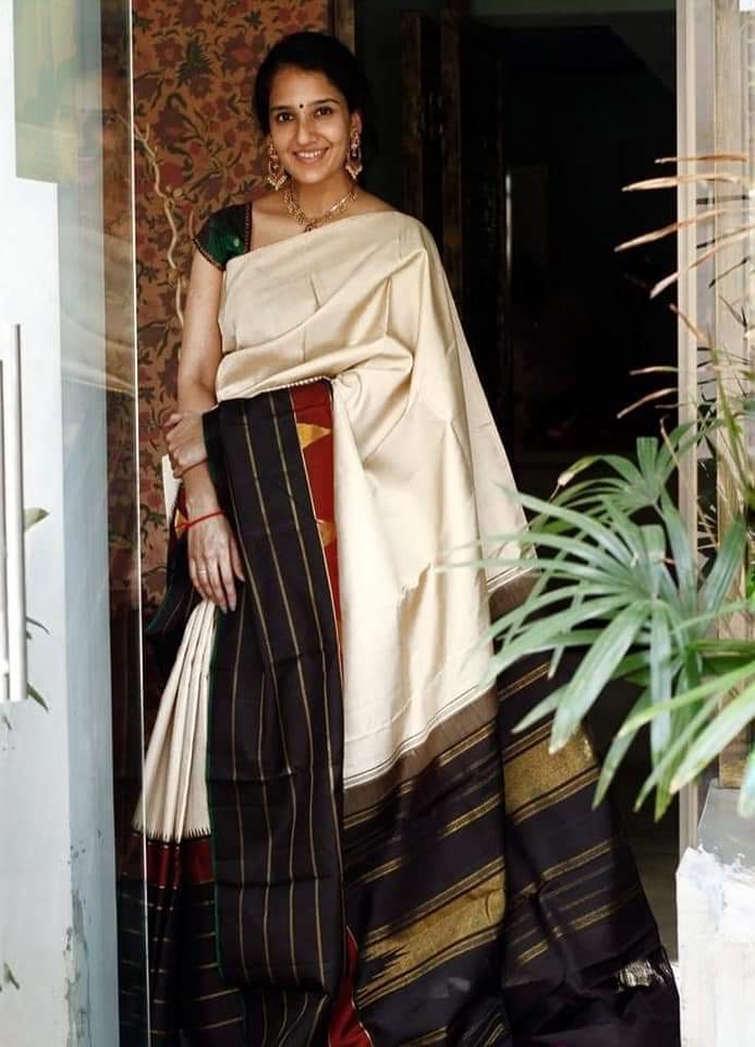 Classic Butter Cream & Charcoal Black Elegance Kanchipuram Handloom Silk Saree SS24505