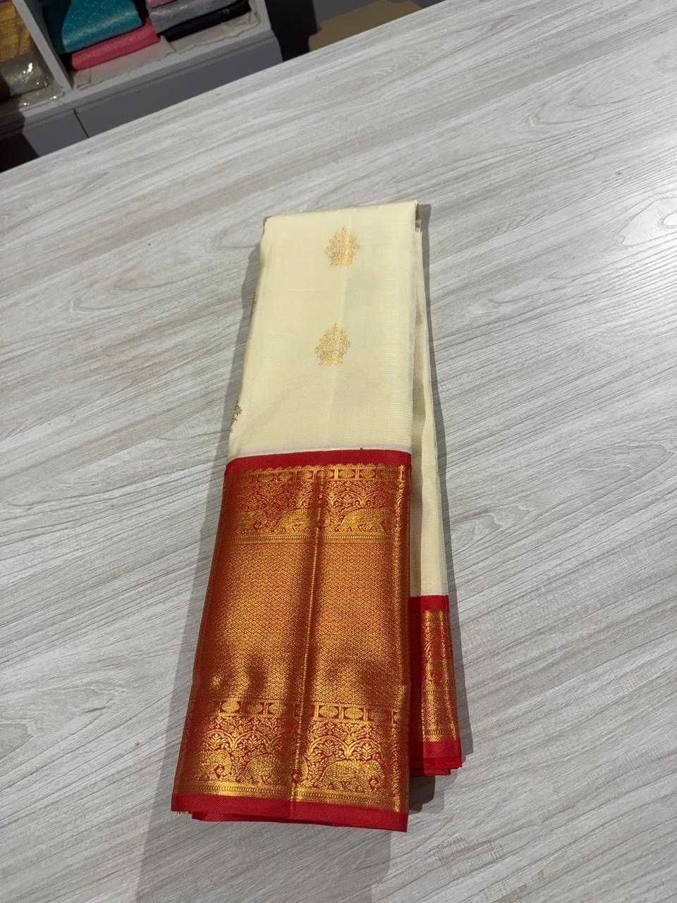 Classic White & Red Vathuvai 2gm Zari Bridal Elegance Kanchipuram Handloom Silk Saree SS26574