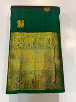 Load image into Gallery viewer, Classic Emerald Green Bridal Elegance Kanchipuram Handloom Silk Saree SS28064
