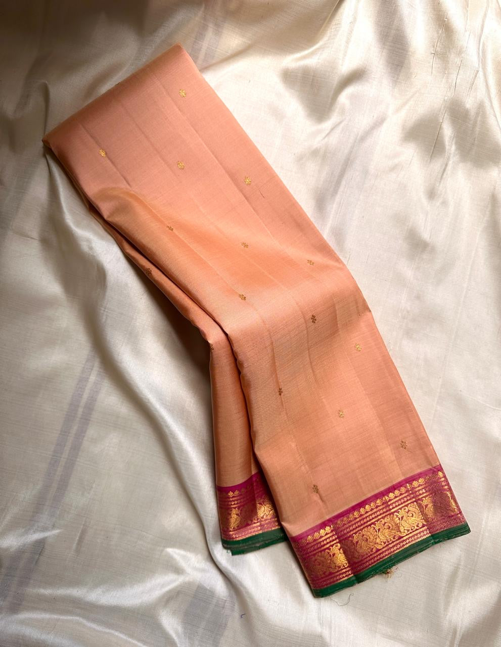 Classic Sunset Beige & Pink Elegance Kanchipuram Handloom Silk Saree SS25392