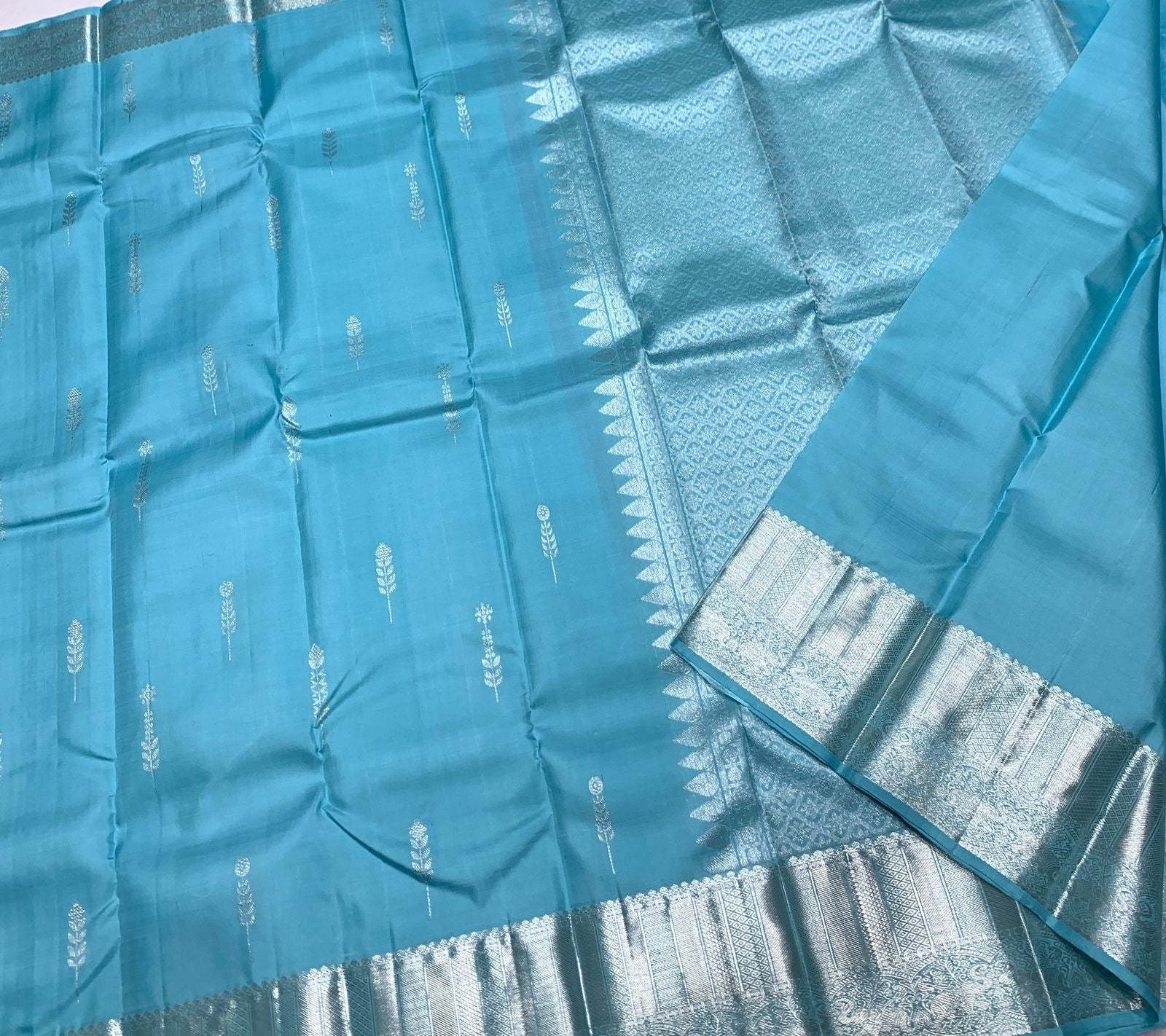 Classic Creamy Blue 2gm Zari Kanchipuram Handloom Silk Saree SS25823