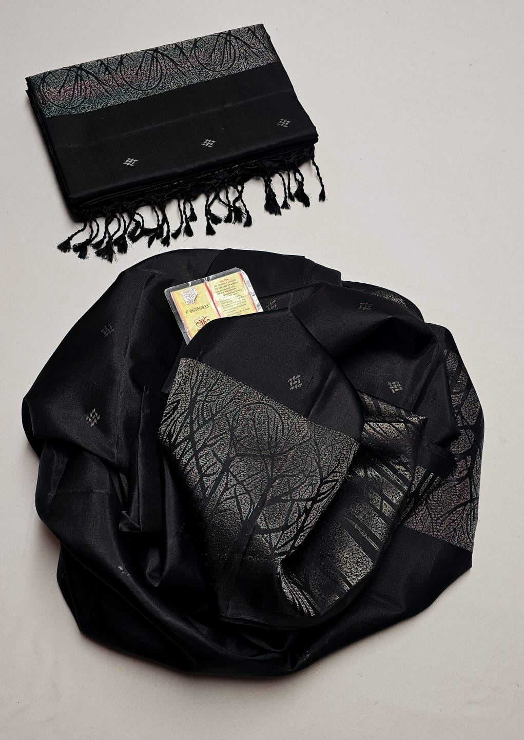 Classic Charcoal Black Elegance Handloom Soft Silk Saree SS25666