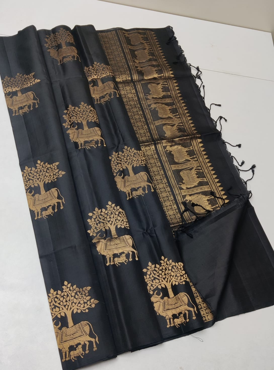 Classic Shadow Black Elegance Handloom Soft Silk Saree SS25427