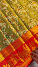 Load image into Gallery viewer, Classic Spring Green &amp; Scarlet Red Bridal Elegance Kanchipuram Handloom Silk Saree SS28018
