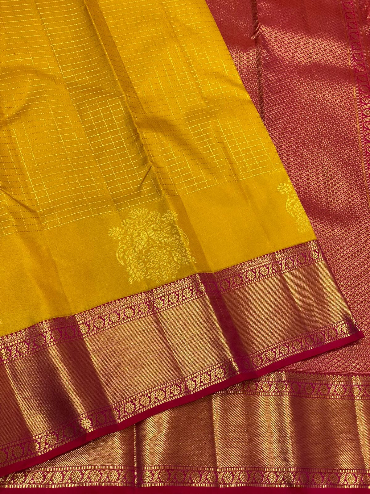 Classic Mustard Yellow & Pink 2gm Zari Vaira Oosi Checks Elegance Kanjivaram Handloom Silk Saree SS23404