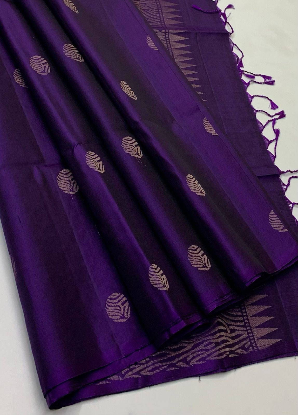 Classic Violet Elegance Handloom Soft Silk Saree SS25174