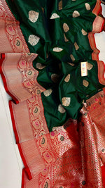 Load image into Gallery viewer, Classic Bottle Green &amp; Scarlet Red Elegance Banarasi Handloom Katan Silk Saree SS25419
