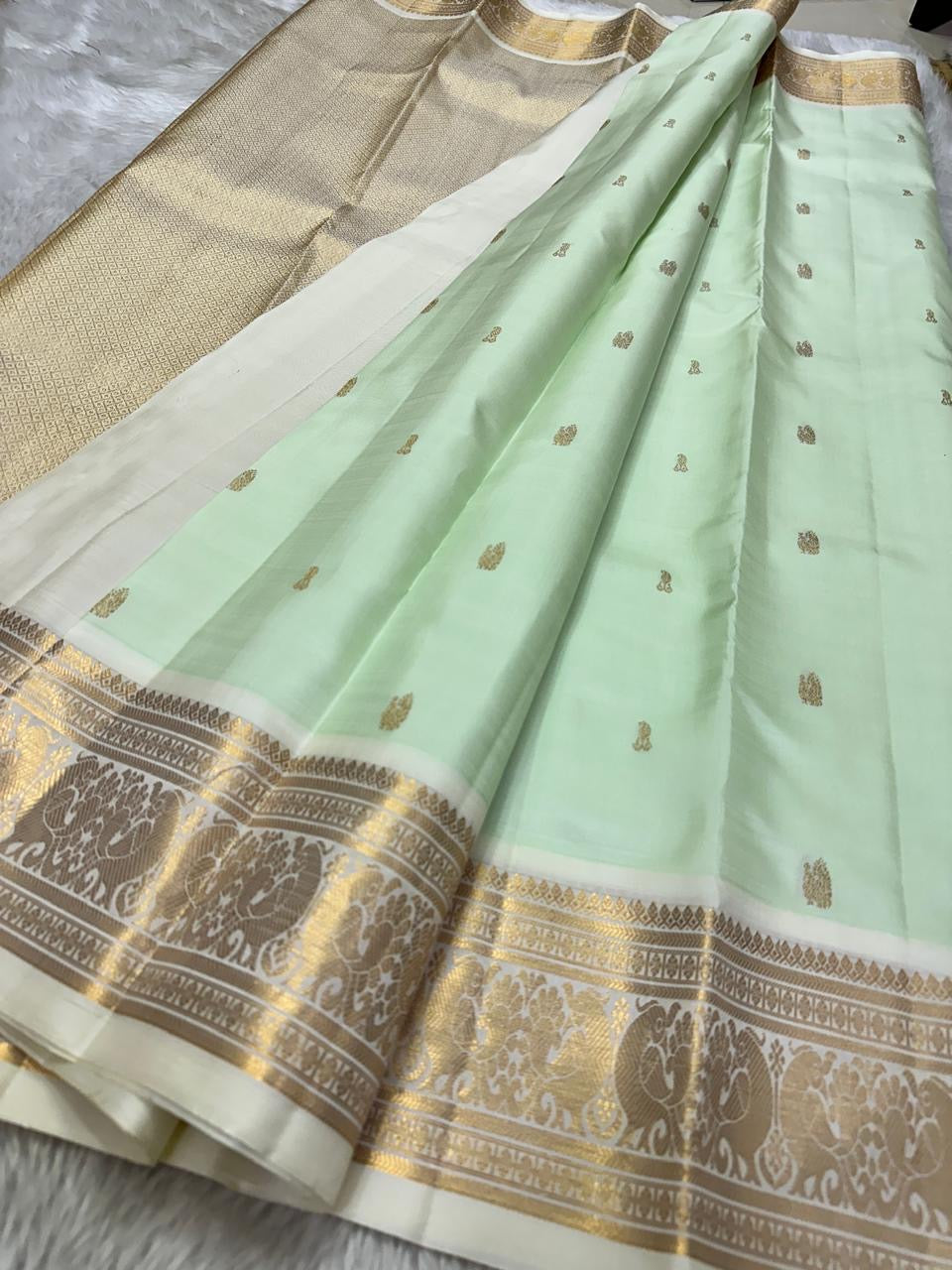 Classic Pastel Sea Green & Pearl White Elegance Kanchipuram Handloom Silk Saree SS23673