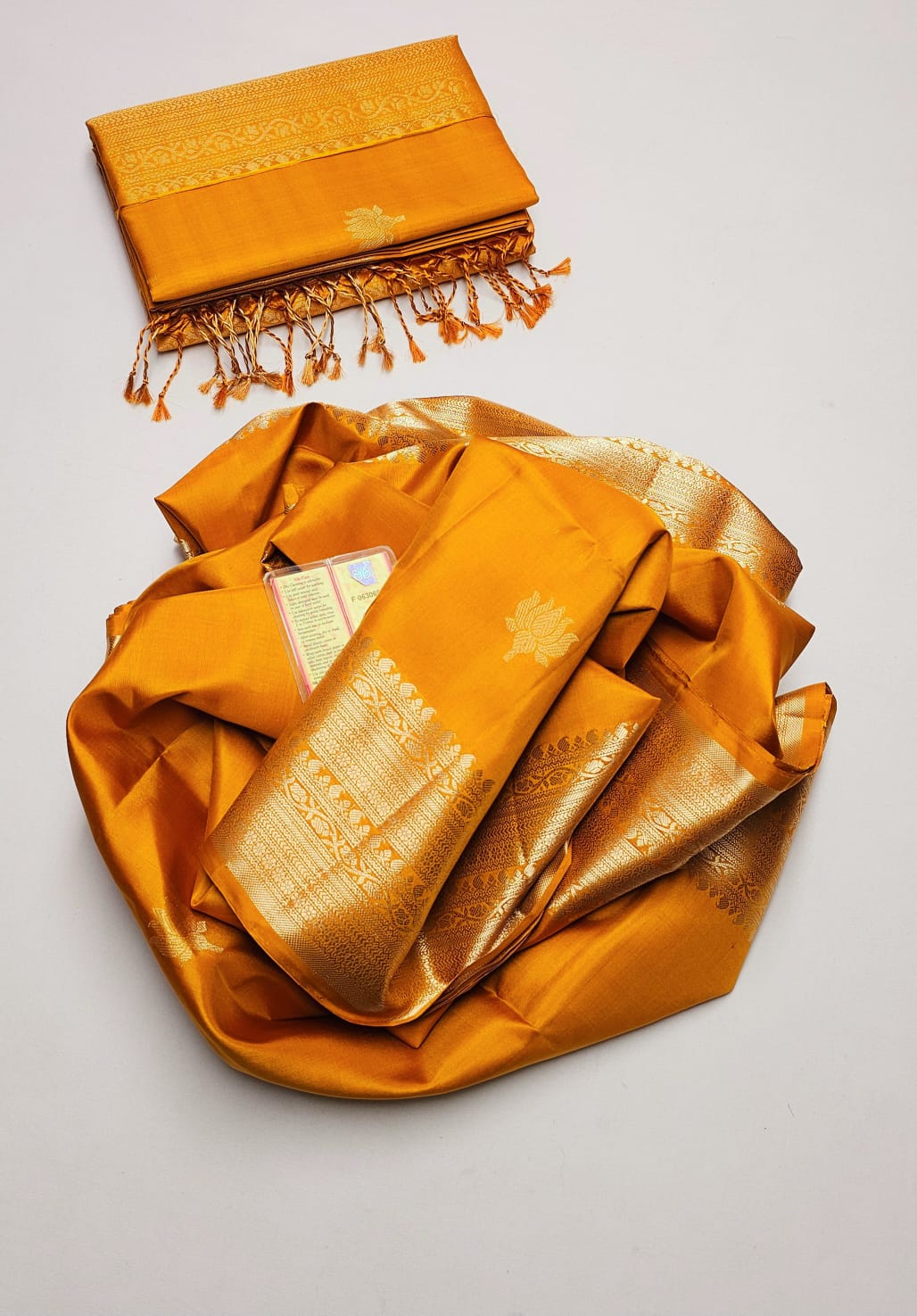 Classic Mango Yellow Double Warp Elegance Handloom Soft Silk Saree SS26430