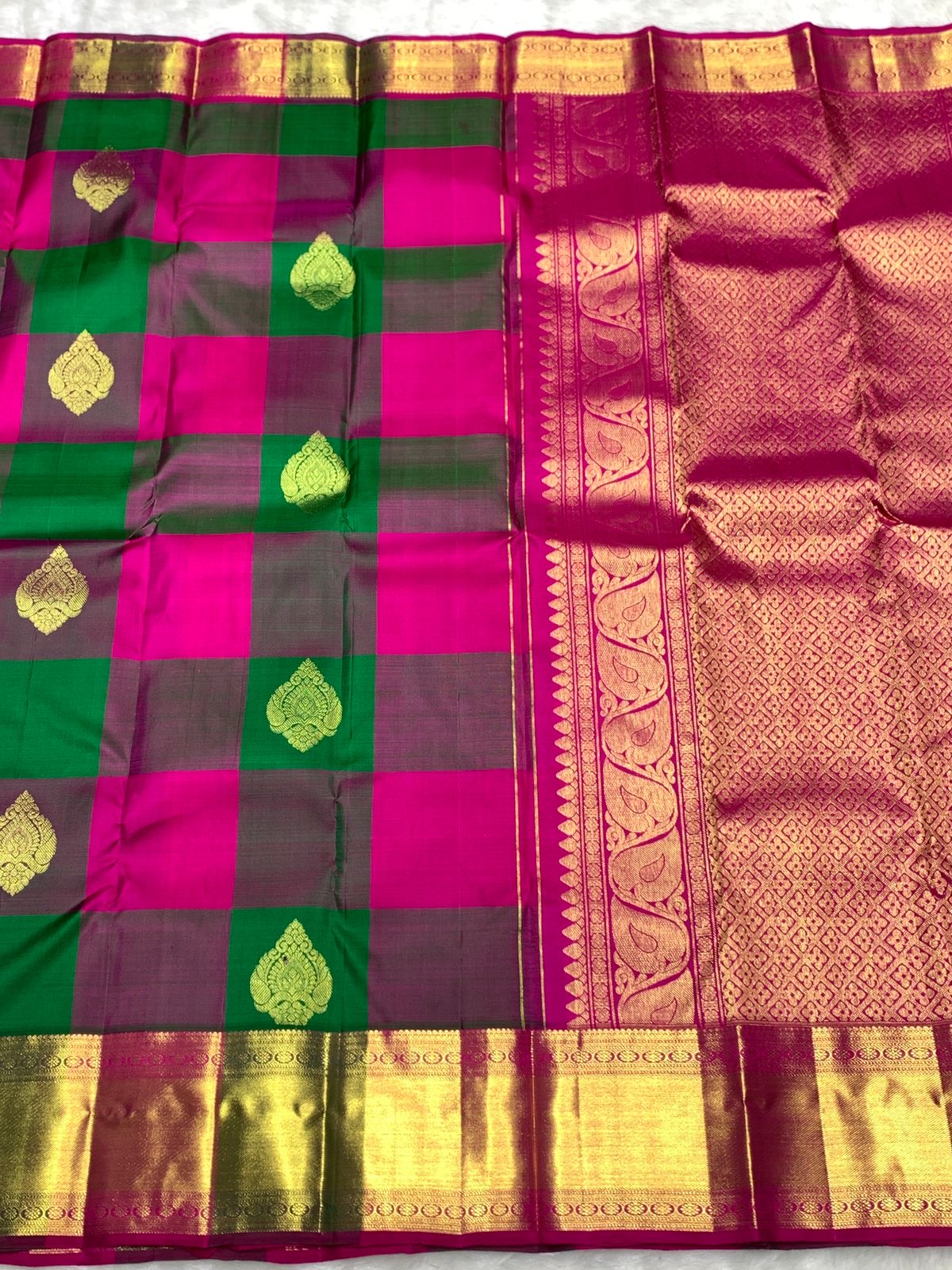 Classic Deep Pink & Green 2gm Zari Kanchipuram Handloom Silk Saree SS25815