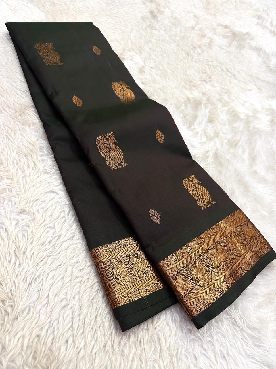 Classic Dark Olive Green Kanchipuram Handloom Silk Saree SS26082