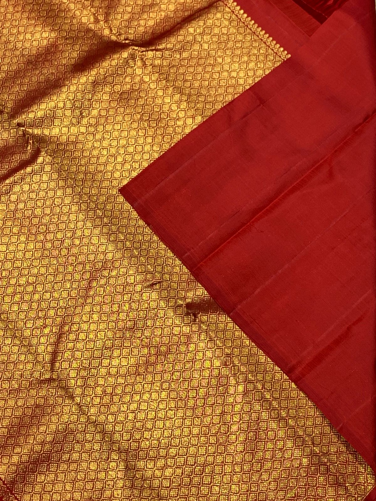 Classic Golden Cream & Crimson Red 2gm Zari Kanchipuram Handloom Silk Saree SS25849