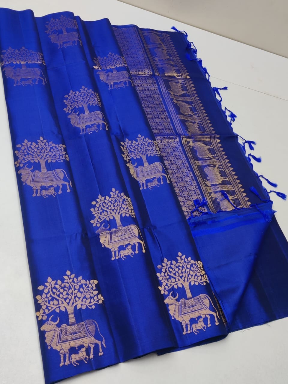 Classic Royal Blue Elegance Handloom Soft Silk Saree SS25426