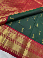 Load image into Gallery viewer, Classic Dark Green &amp; Red 2gm Zari Elegance Kanchipuram Handloom Silk Saree SS23780
