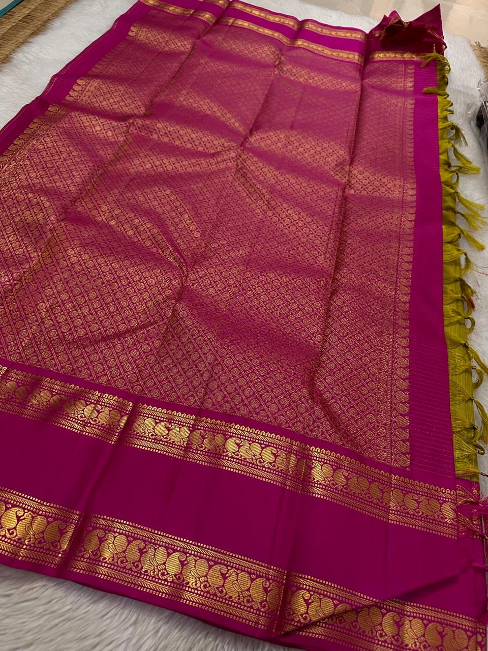 Classic Olive Green & Magenta 2gm Zari Elegance Kanchipuram Handloom Silk Saree SS23737