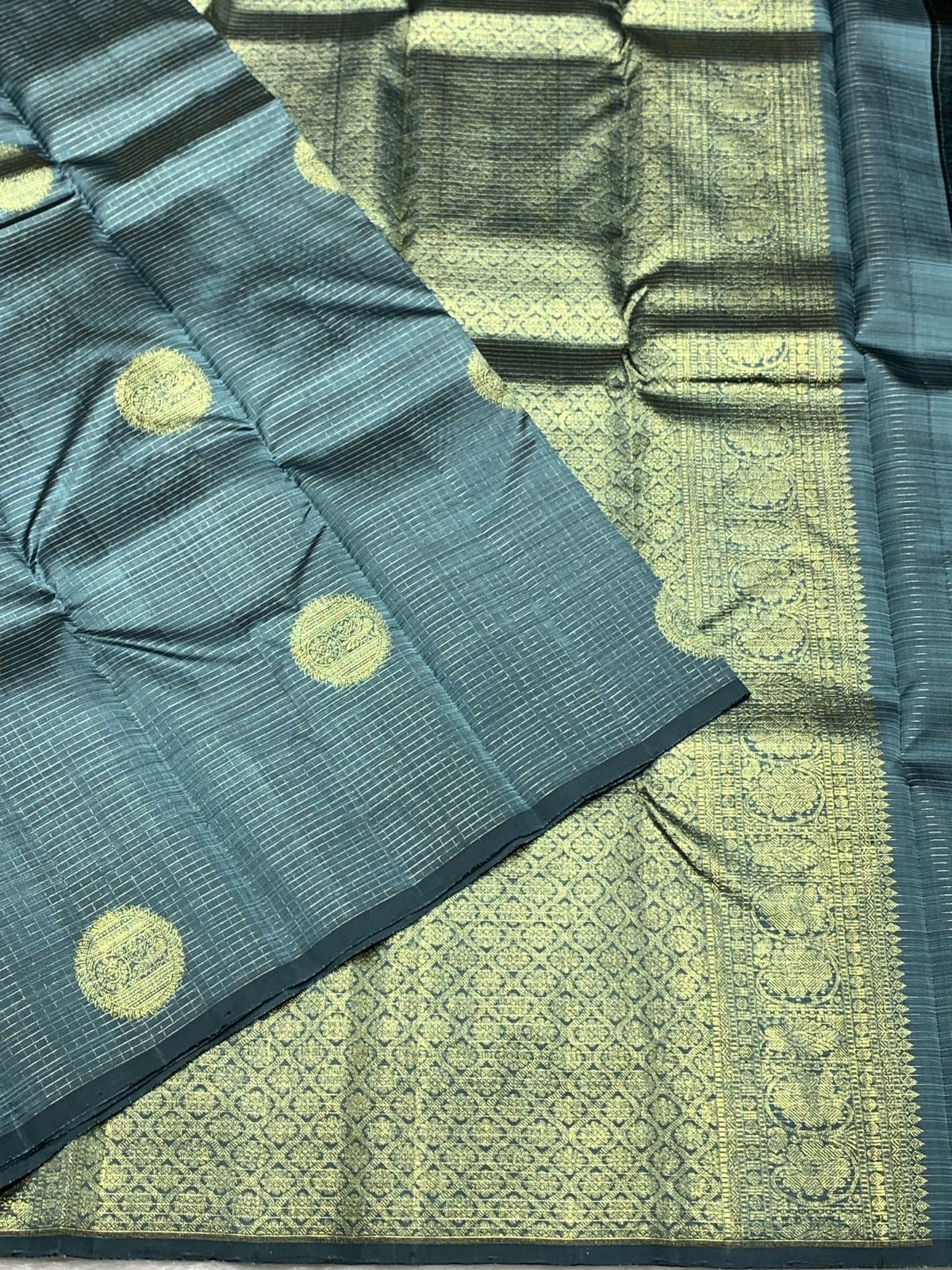 Classic Mettallic Grey 2gm Zari Kanchipuram Handloom Silk Saree SS25972