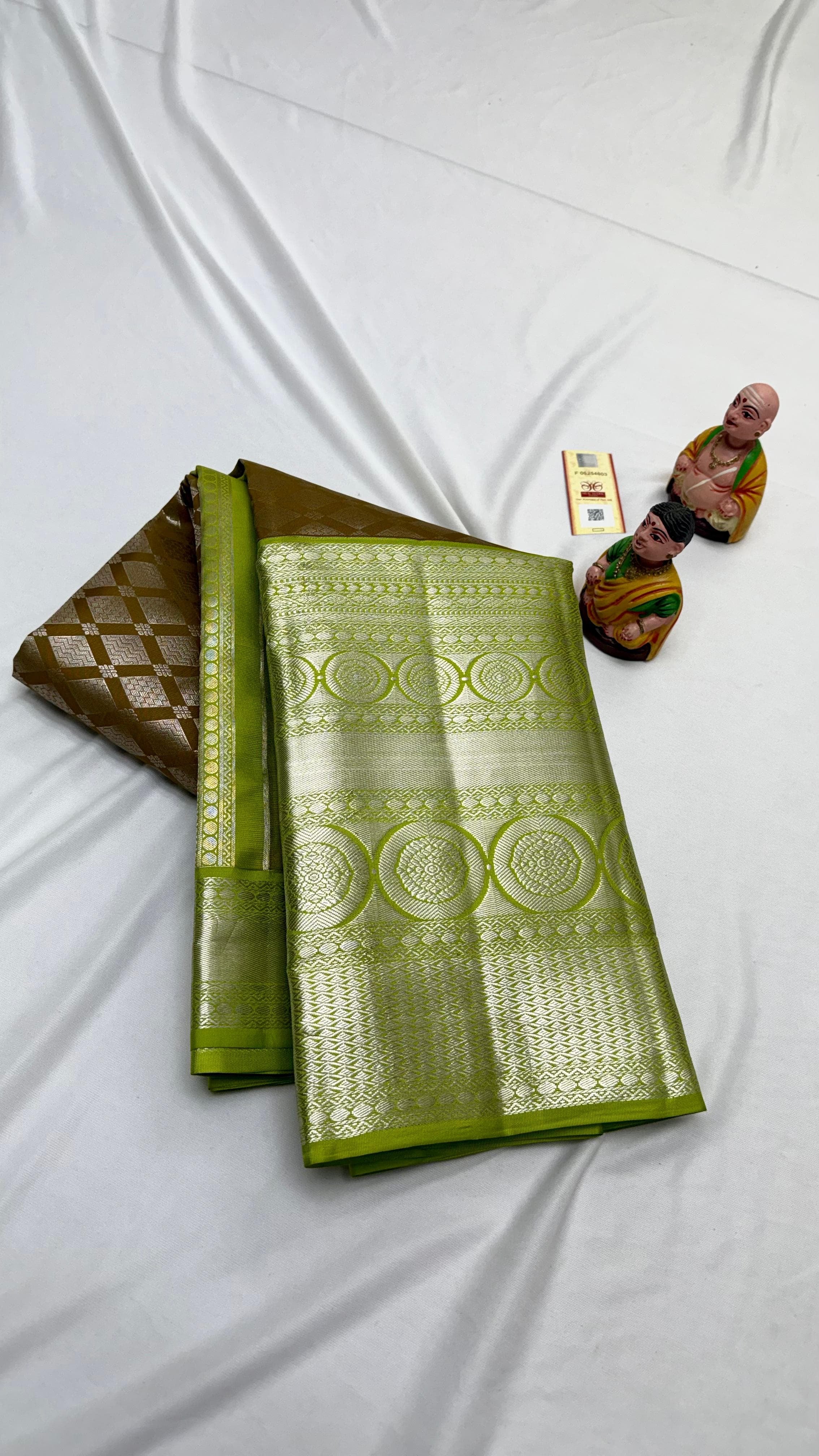 Classic Moss Brown & Spring Green Elegance Kanchipuram Handloom Silk Saree SS24489