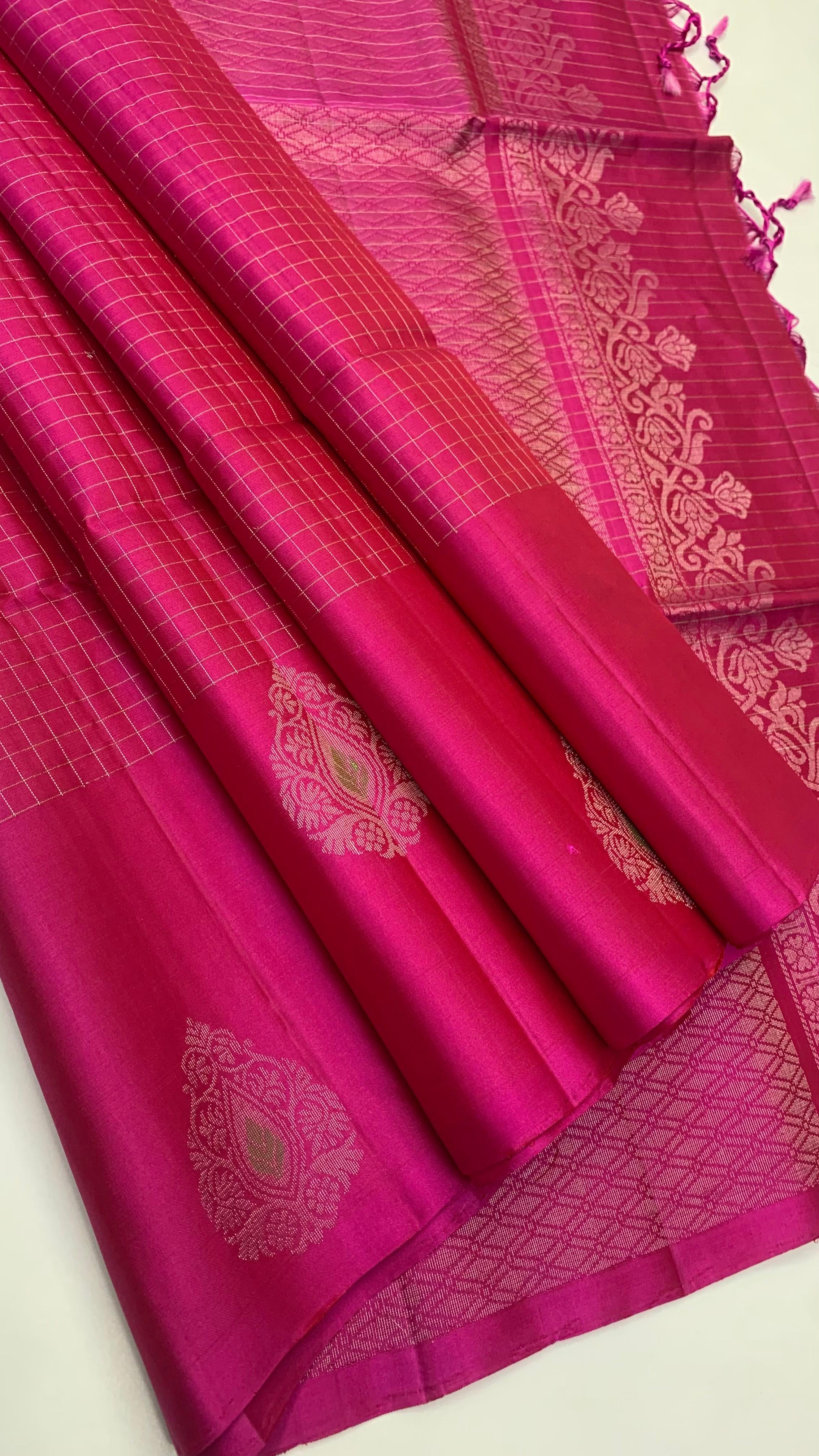 Classic Deep Pink Elegance Handloom Soft Silk Saree SS23970