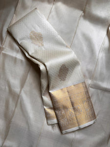 Classic OffWhite Bridal Elegance Kanchipuram Handloom Silk Saree SS26086