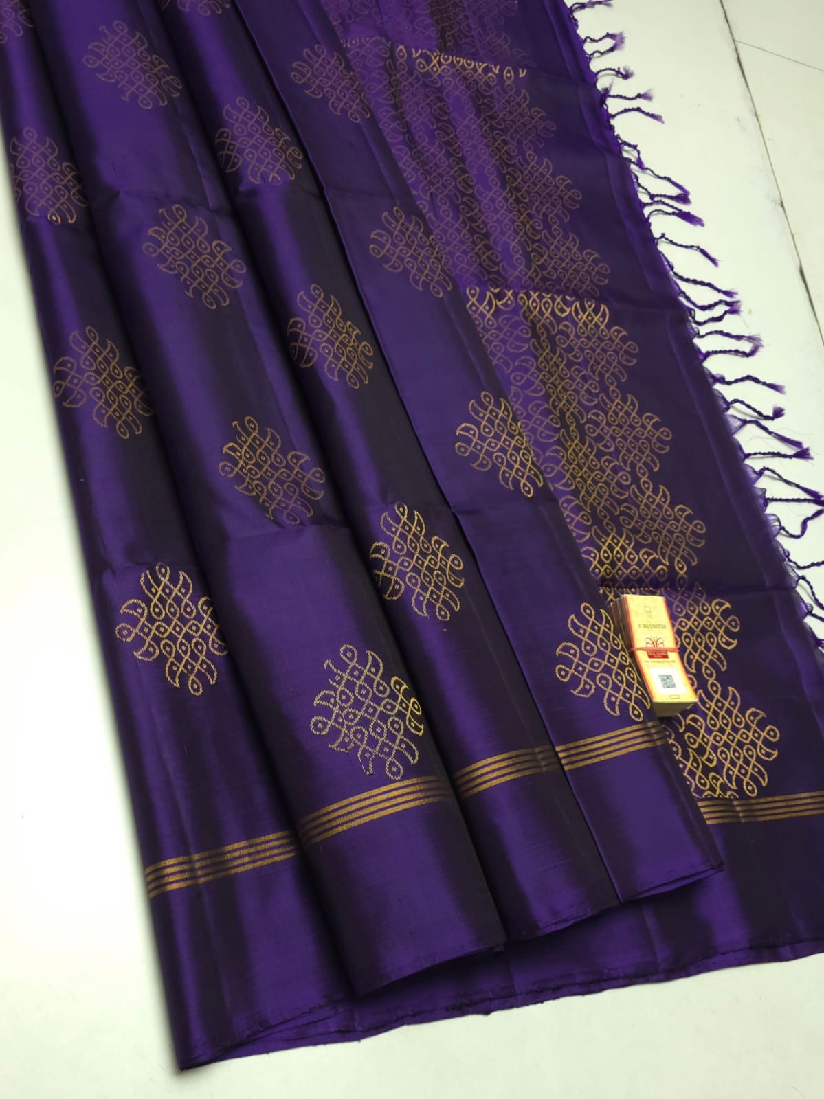 Classic Violet Elegance Handloom Soft Silk Saree SS24195