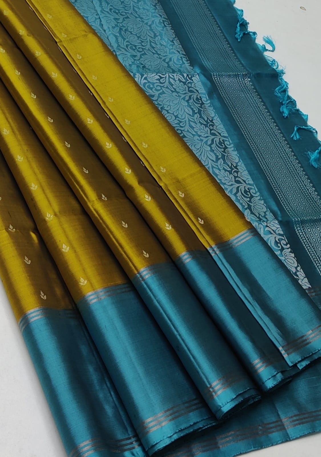 Classic Gold & Azure Blue Double Warp Elegance Handloom Soft Silk Saree SS23527