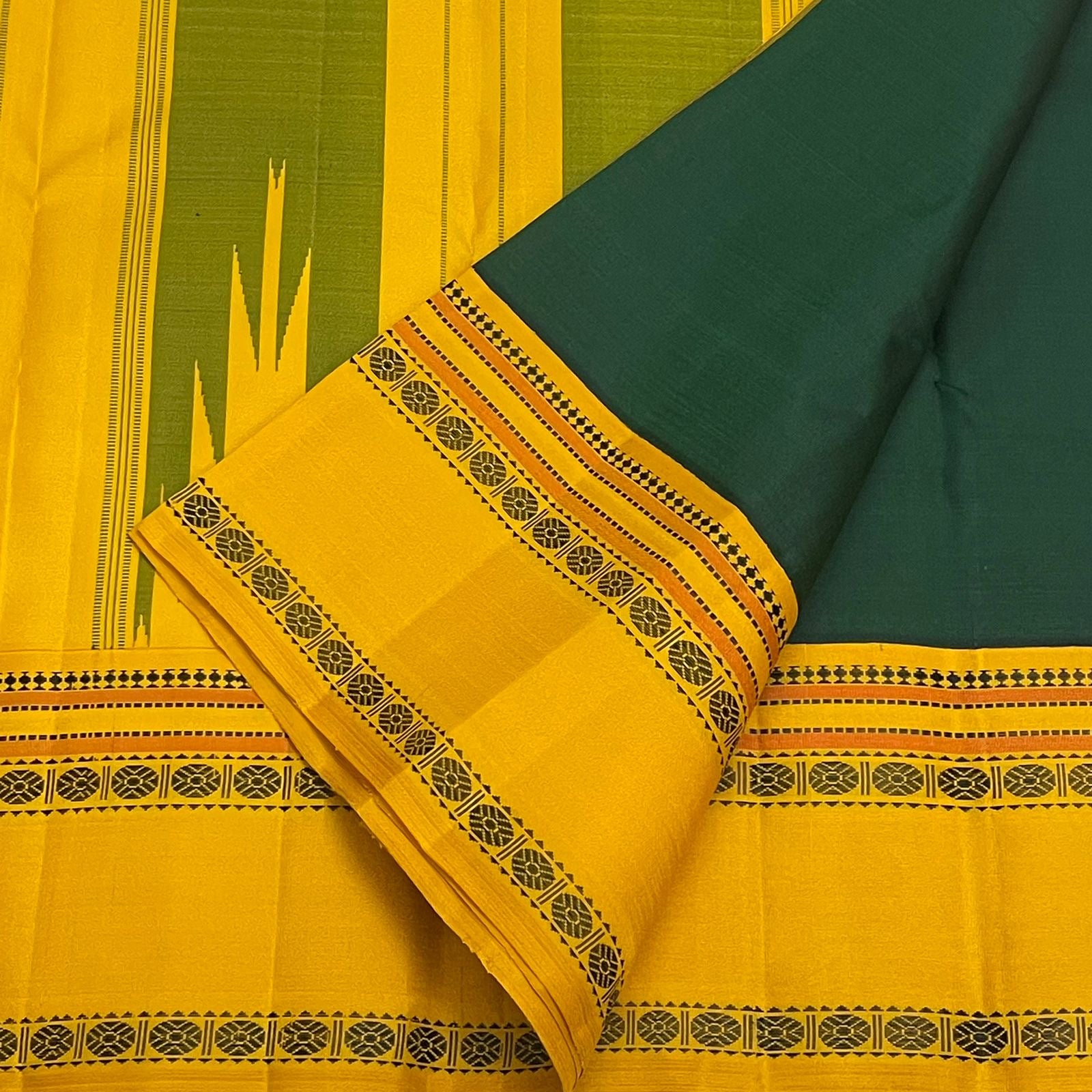 Classic Bottle Green & Mustard Yellow Thread Korvai Kanchipuram Handloom Silk Saree SS25954