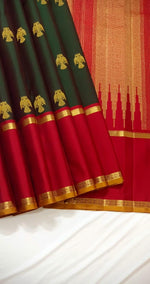 Load image into Gallery viewer, Classic Bottle Green &amp; Reddish Maroon Chocolate 3gm Zari Elegance Kanchipuram Handloom Silk Saree SS27561
