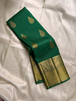 Load image into Gallery viewer, Classic Green Bridal Elegance Kanchipuram Handloom Silk Saree SS27630
