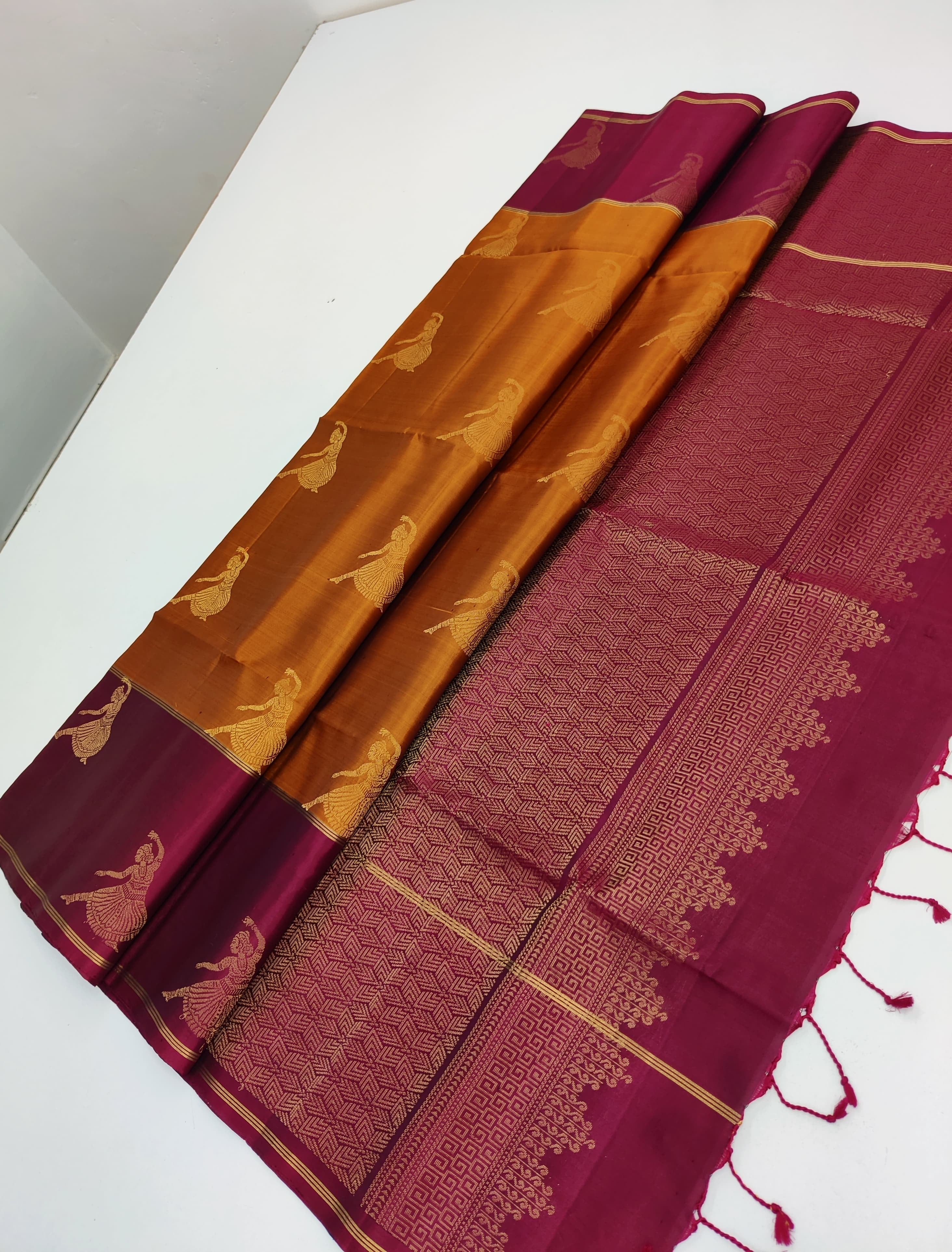 Classic Sunset Orange & Maroon Elegance Handloom Soft Silk Saree SS24097