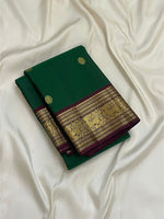 Load image into Gallery viewer, Classic Green &amp; Barn Red 1gm Zari Vintage Elegance Kanchipuram Handloom Silk Saree SS26953
