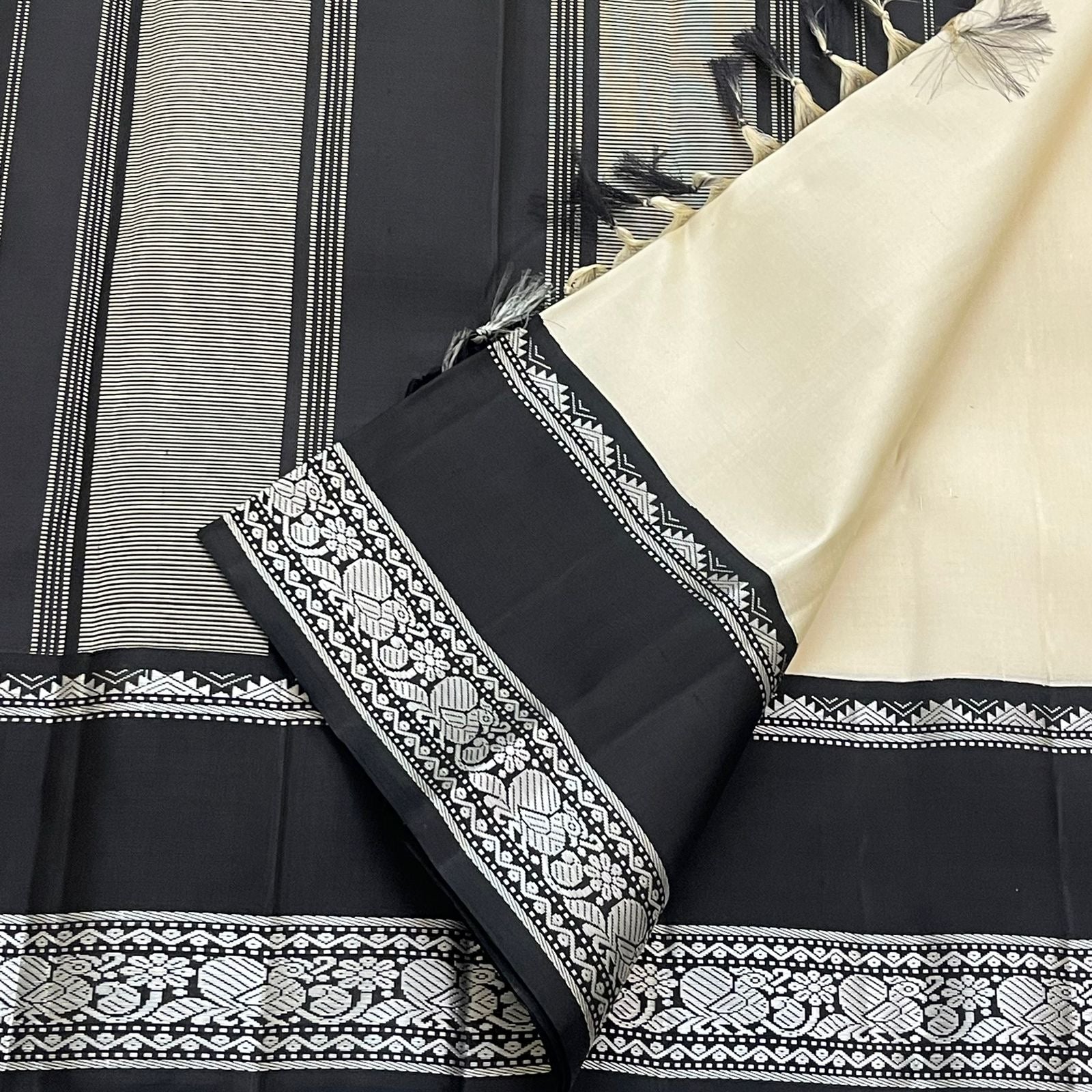 Classic Butter Cream & Black Korvai Thread Kanchipuram Handloom Silk Saree SS25720