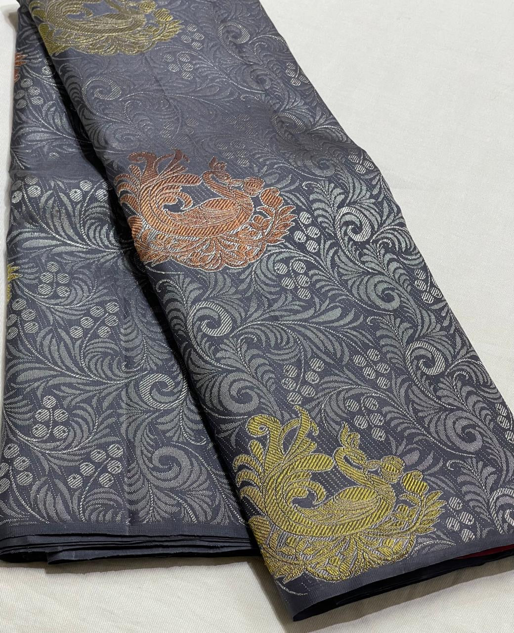 Classic Grey & Pink Elegance Kanchipuram Handloom Silk Saree SS25162