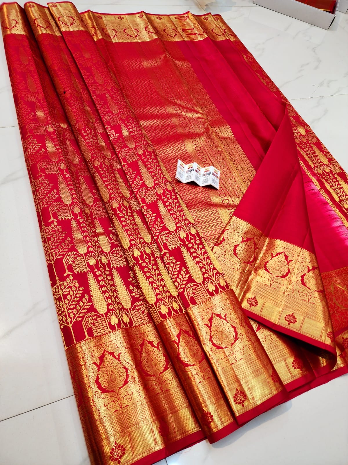 Classic Scarlet Red Bridal Elegance Kanchipuram Handloom Silk Saree SS26076