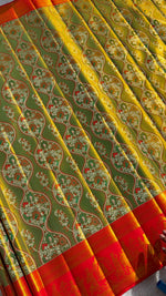 Load image into Gallery viewer, Classic Spring Green &amp; Scarlet Red Bridal Elegance Kanchipuram Handloom Silk Saree SS28018
