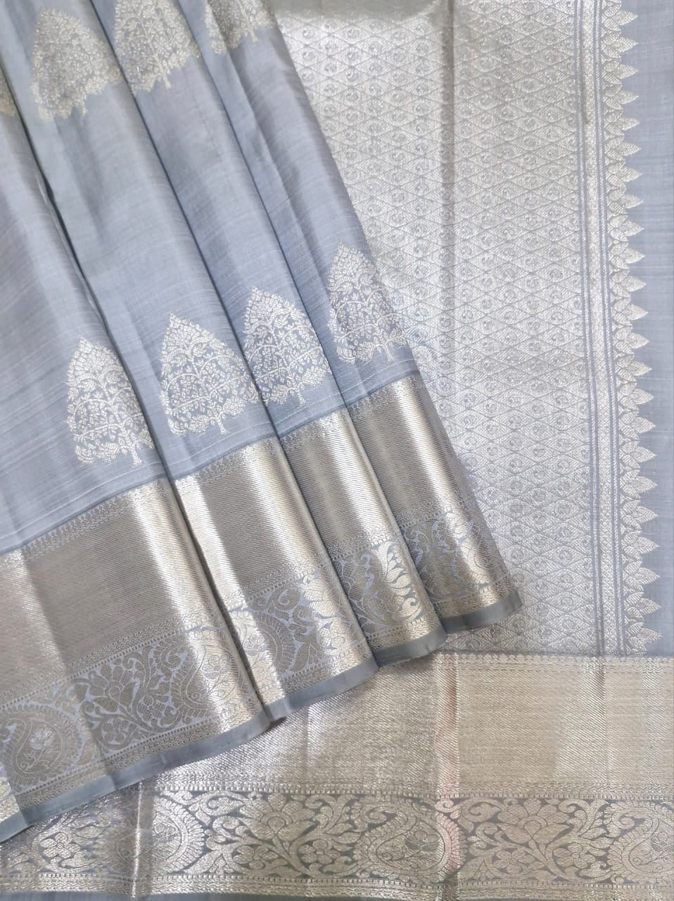 Classic Pastel Grey Elegance Kanchipuram Handloom Silk Saree SS23480