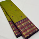 Load image into Gallery viewer, Classic Spring Green &amp; Plum Border Elegance Kanchipuram Handloom Silk Saree SS27832
