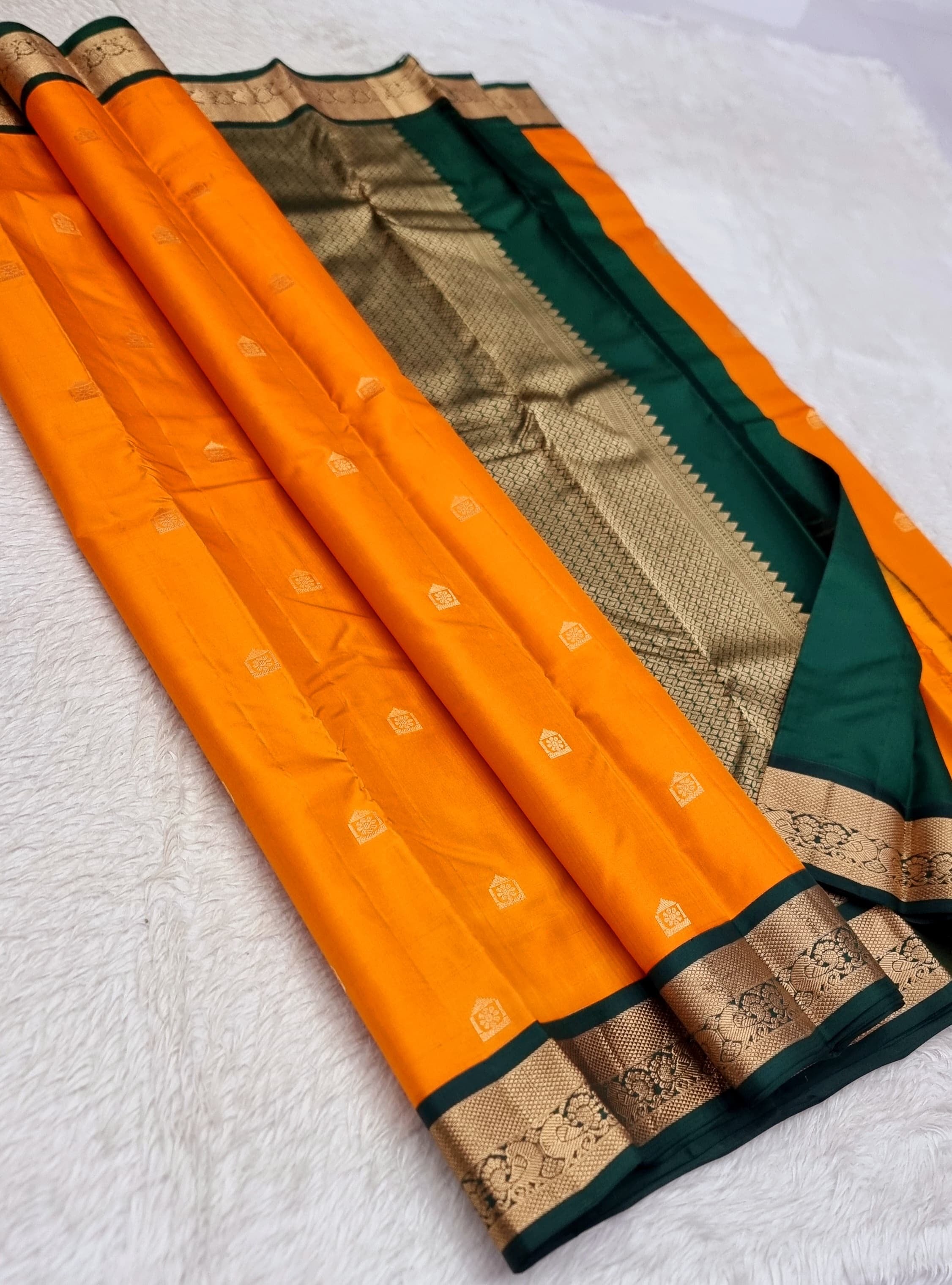 Classic Apricot Orange & Dark Green Kanchipuram Handloom Silk Saree SS25816