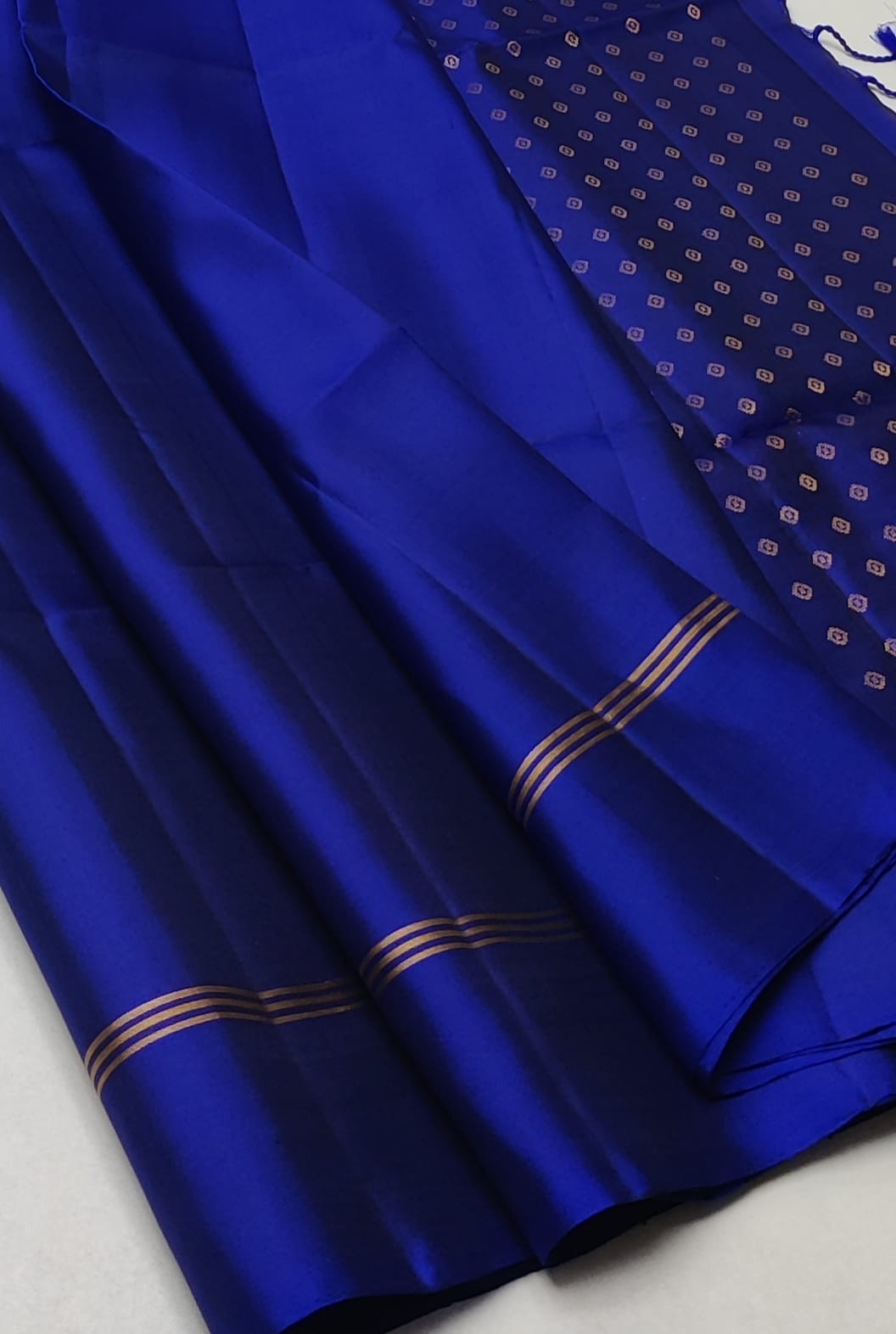 Classic Royal Blue Elegance Handloom Soft Silk Saree SS24653