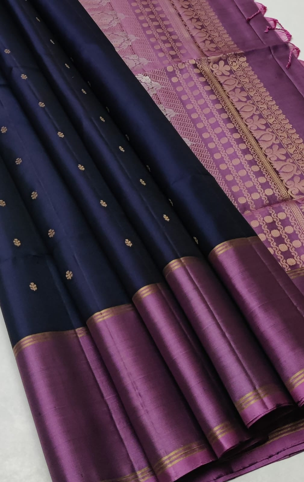 Classic Navy Blue & Onion Pink Elegance Handloom Soft Silk Saree SS25542