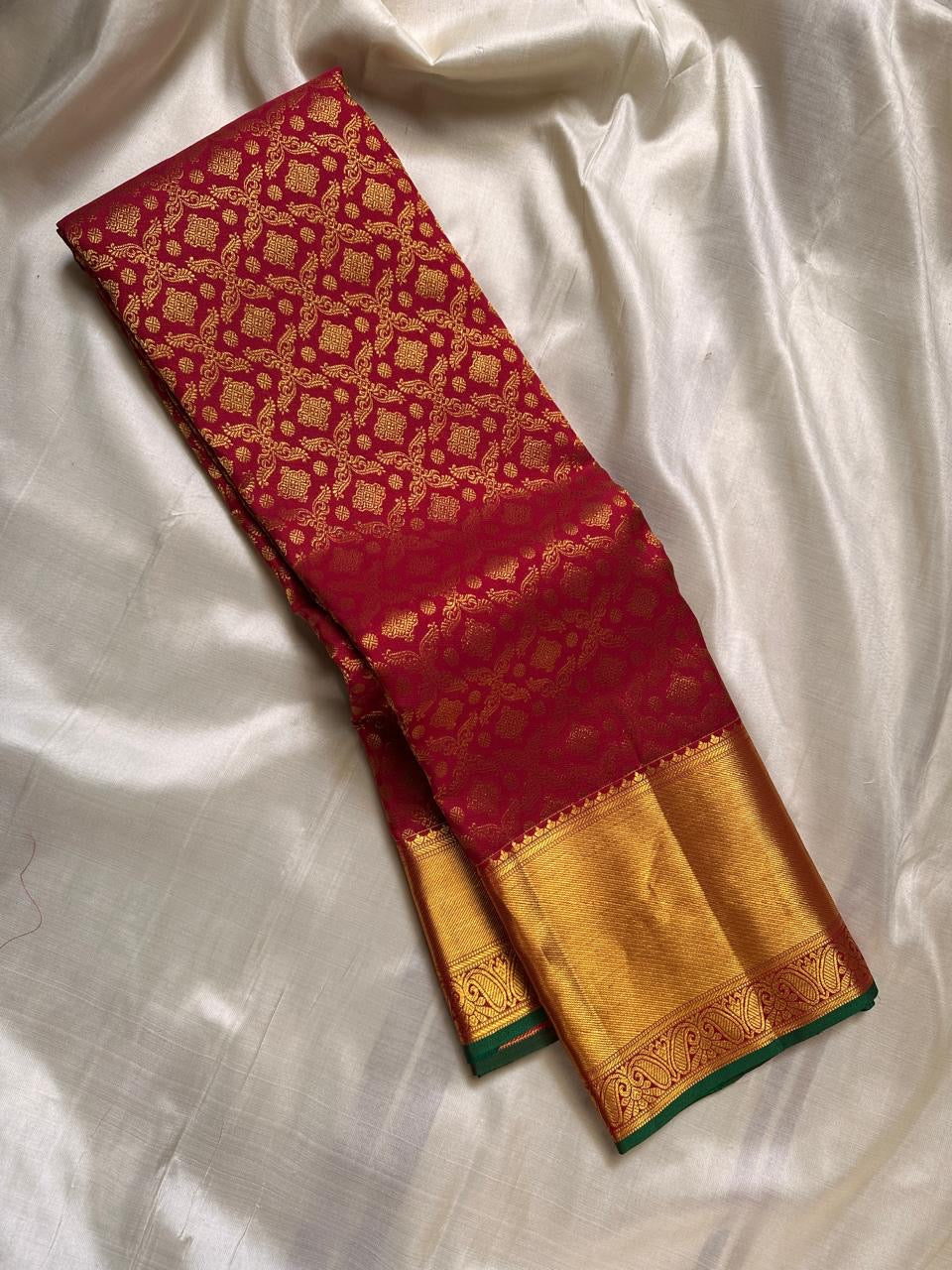 Classic Chilli Red & Dark Green 2gm Zari Bridal Elegance Kanchipuram Handloom Silk Saree SS24784