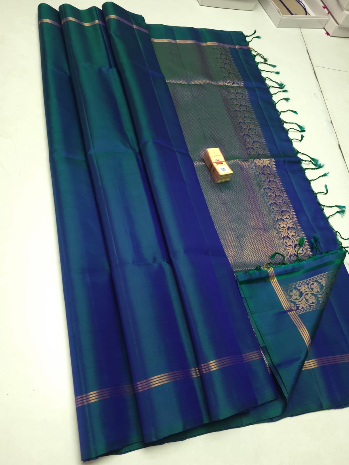 Classic Peacock Green Elegance Handloom Soft Silk Saree SS25243