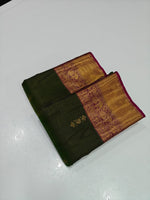 Load image into Gallery viewer, Classic Bottle Green &amp; Ruby Pink 2gm Zari Vaira Oosi Elegance Kanchipuram Handloom Silk Saree SS27029
