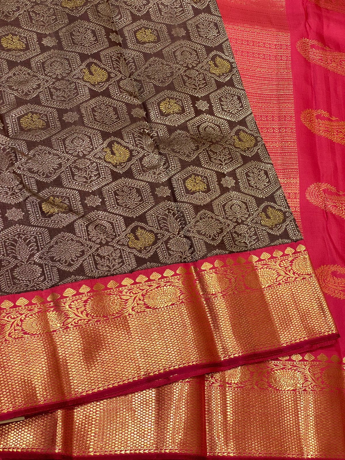 Classic Espresso & Rose Pink 3gm Zari Elegance Kanchipuram Handloom Silk Saree SS23602