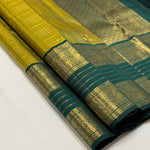 Load image into Gallery viewer, Classic Moss Green &amp; Bottle Green Elegance Kanchipuram Handloom Silk Saree SS28583
