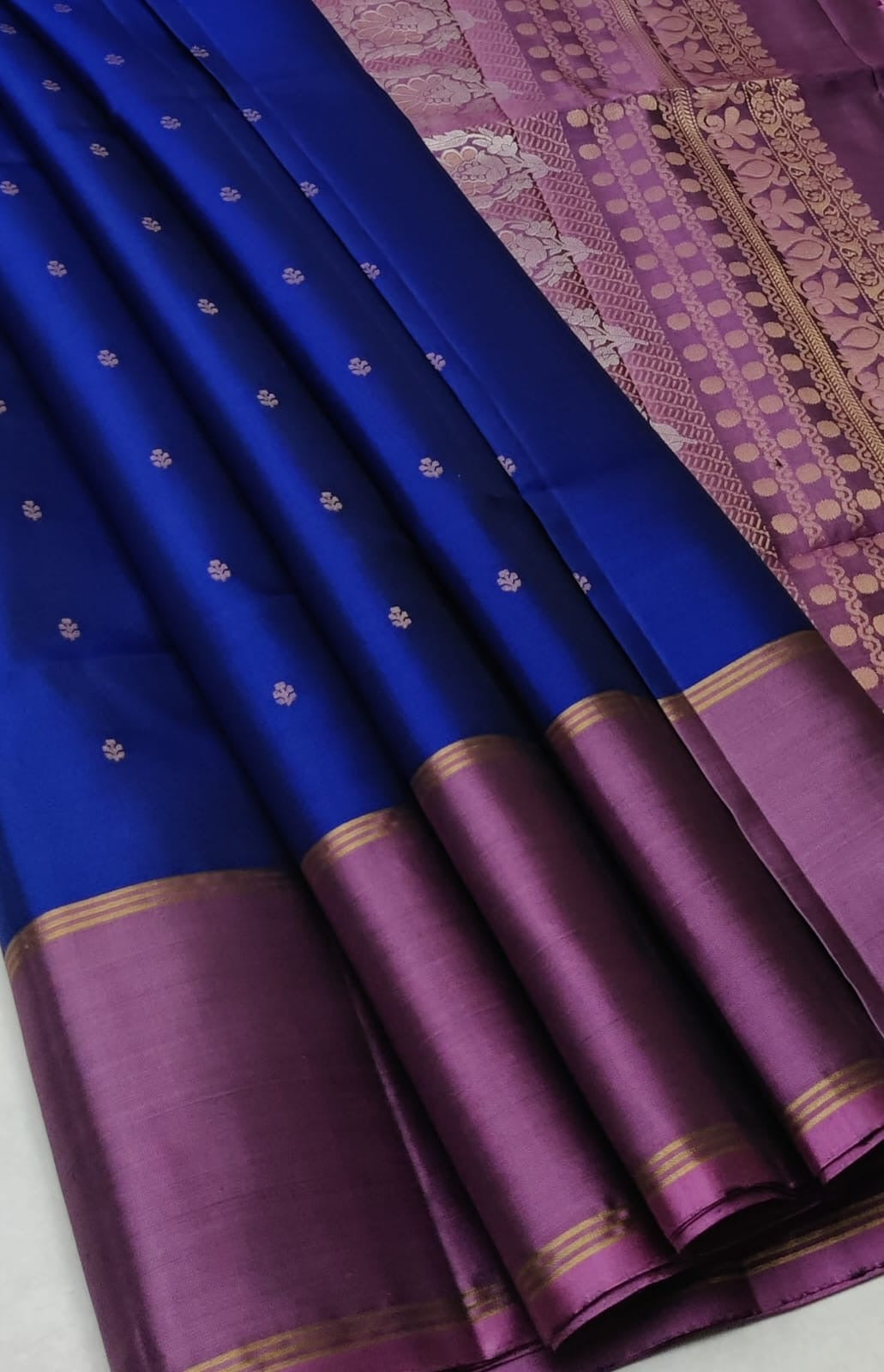 Classic Royal Blue & Onion Pink Elegance Handloom Soft Silk Saree SS25541