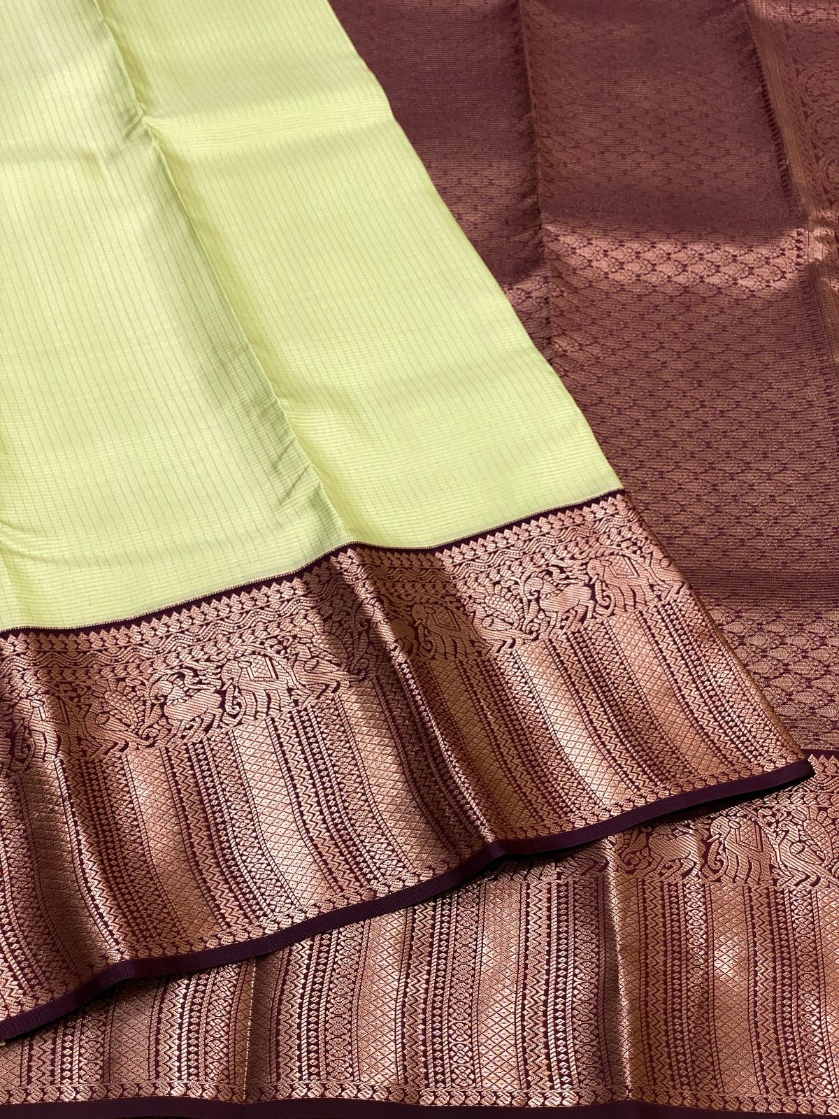 Classic Light Green & Mahogany Red 1gm Zari Vaira Oosi Checks Elegance Kanchipuram Handloom Silk Saree SS25497n