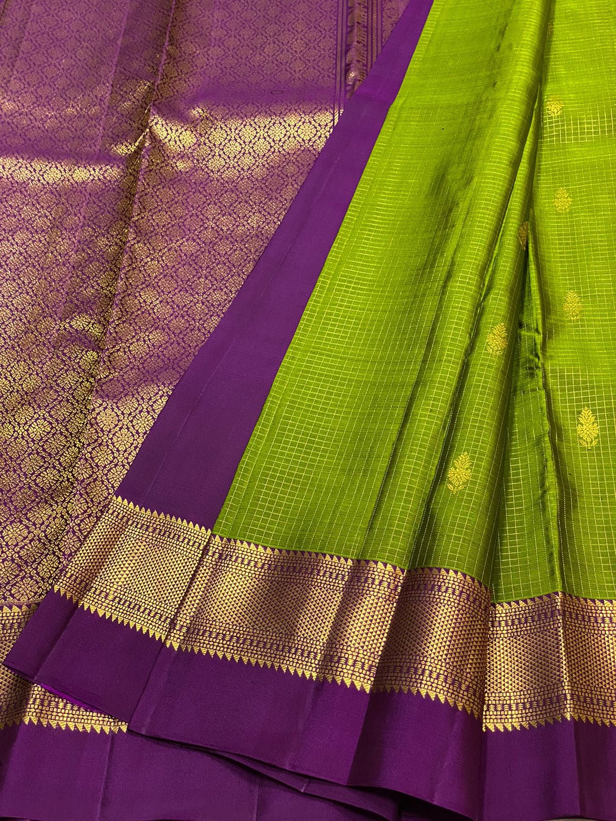 Classic Spring Green & Russian Violet 2gm Zari Vaira Oosi check Butta Bridal Elegance Kanchipuram Handloom Silk Saree SS23623