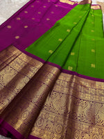 Load image into Gallery viewer, Classic Green &amp; Wine Red Kanchipuram Handloom Silk Saree SS26834
