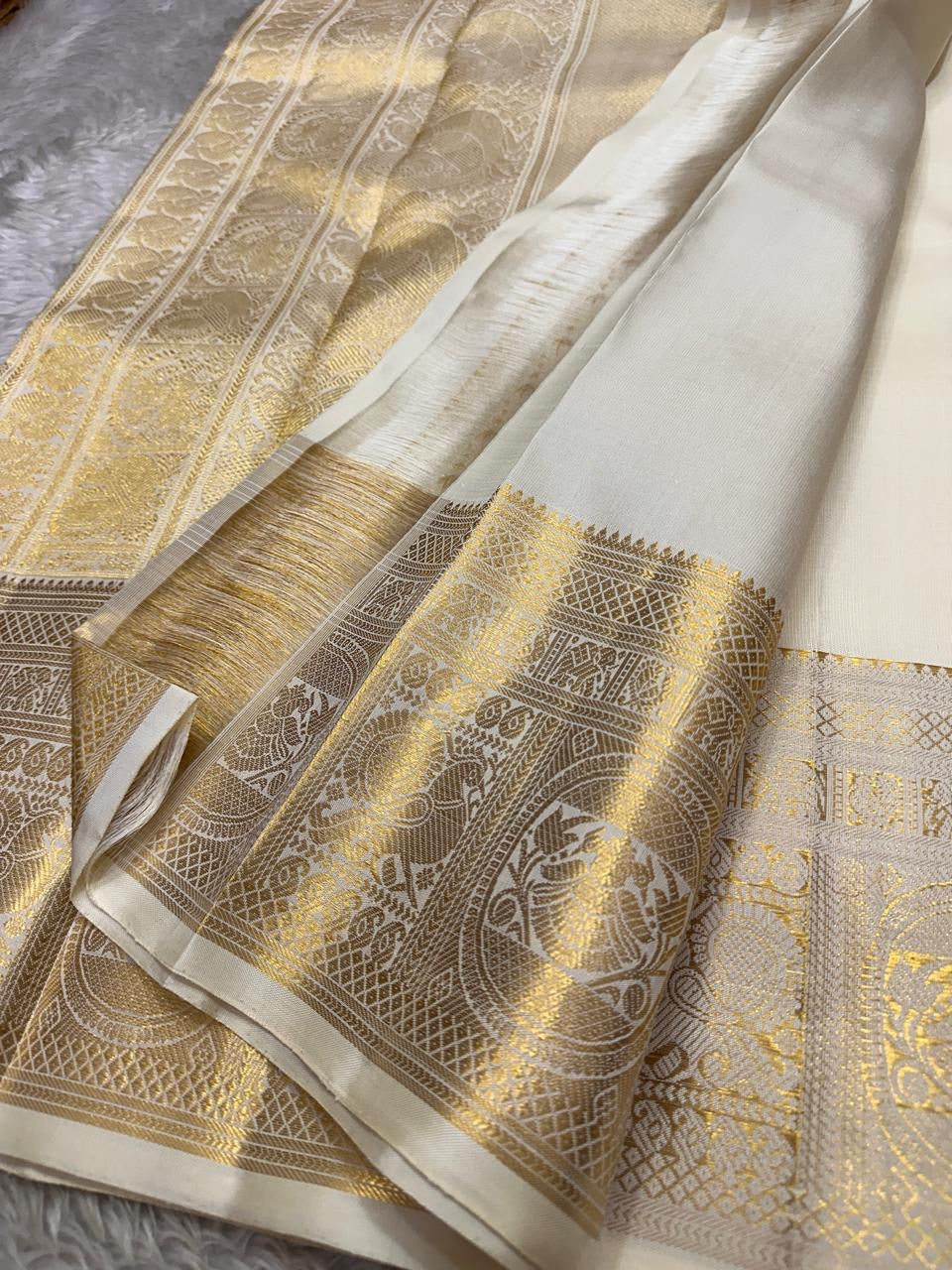 Classic OffWhite Bridal Elegance Kanchipuram Handloom Silk Saree SS26086